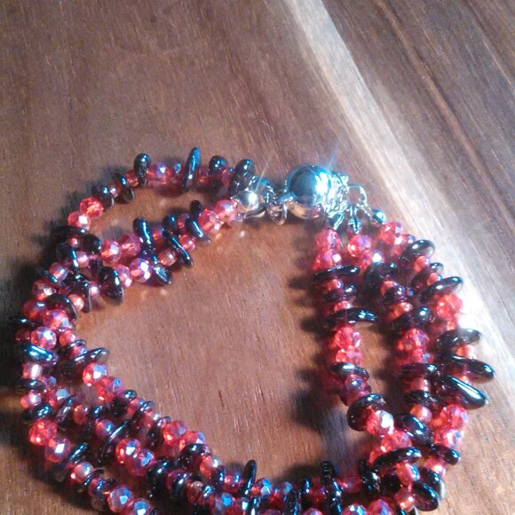 Indian Garnet and Seed Bead Triple Strand Magnetic Clasp Bracelet - Picture 7 of 9